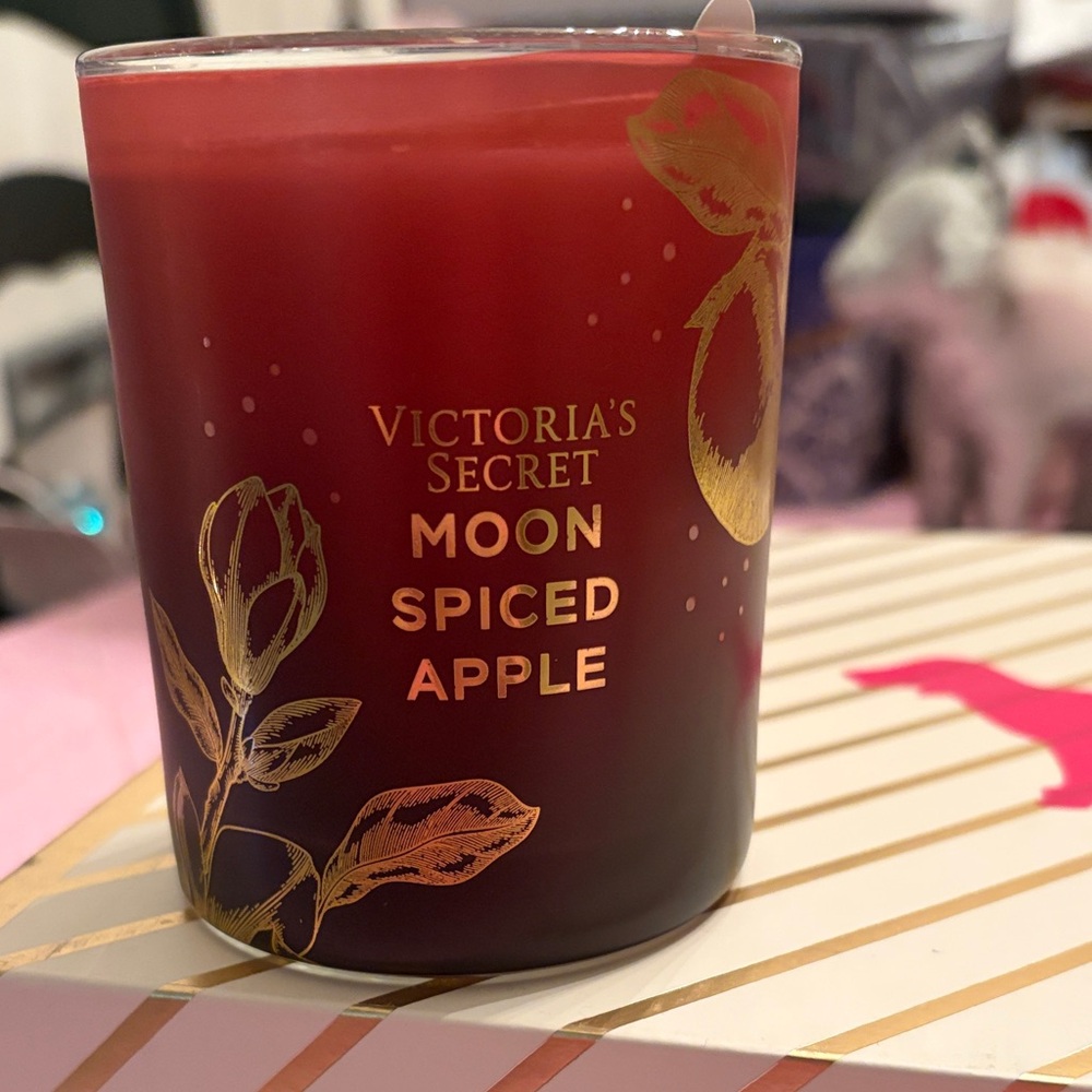 Victoria's Secret Moon Spiced Apple Candle Brand New